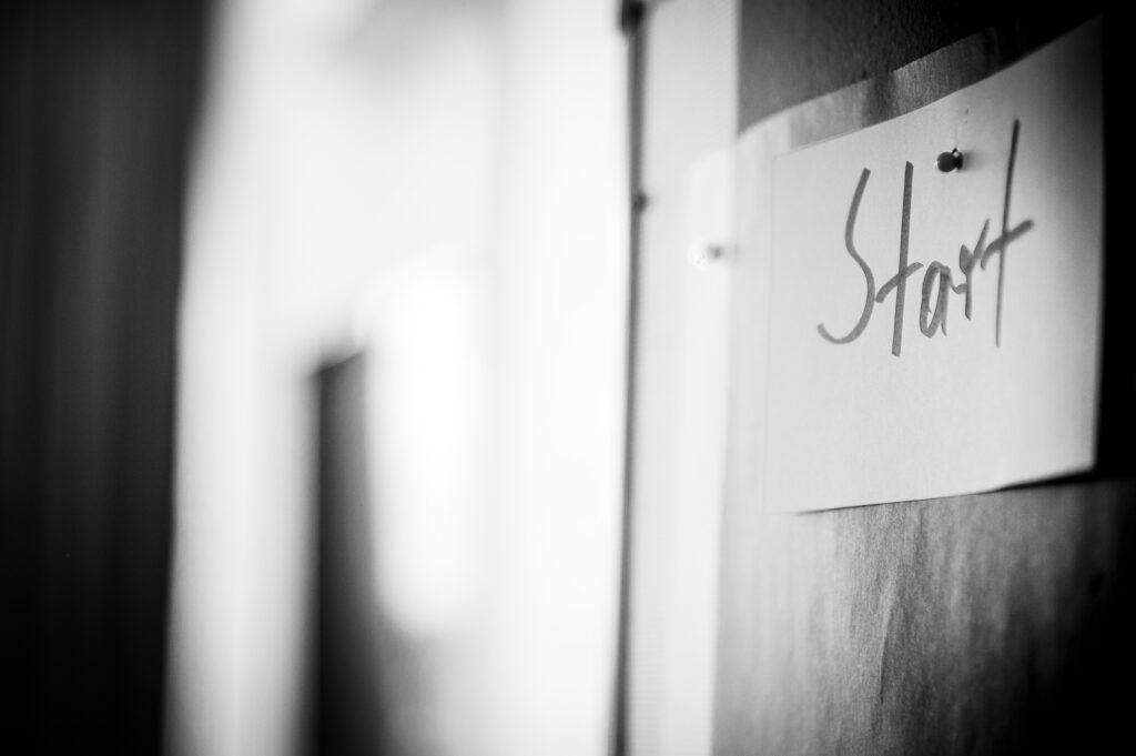 Das Wort "Start" auf einem Flipchart für Integale Organisationsentwicklung